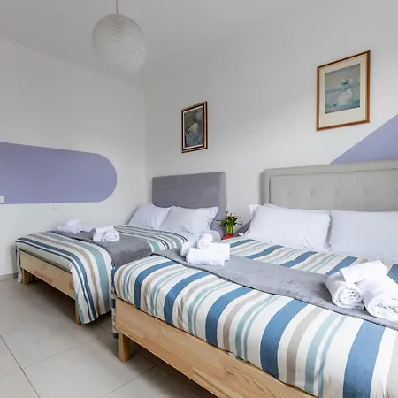 Guesthost - Few Steps From The Tower *