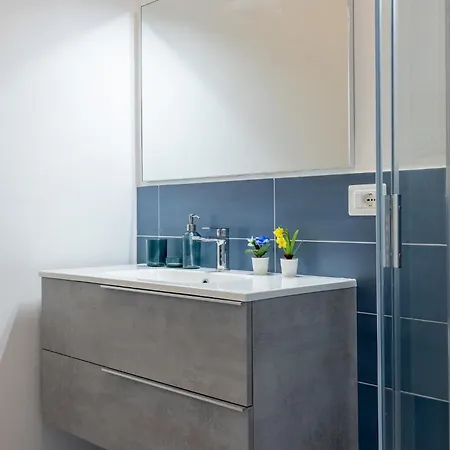 Guesthost - Few Steps From The Tower *