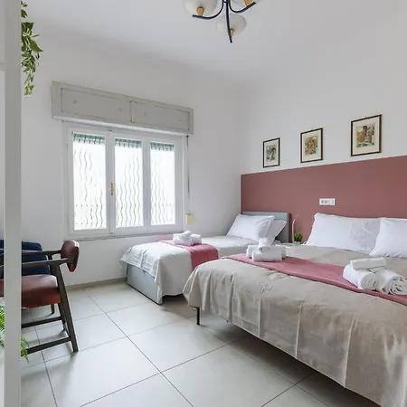 Guesthost - Few Steps From The Tower